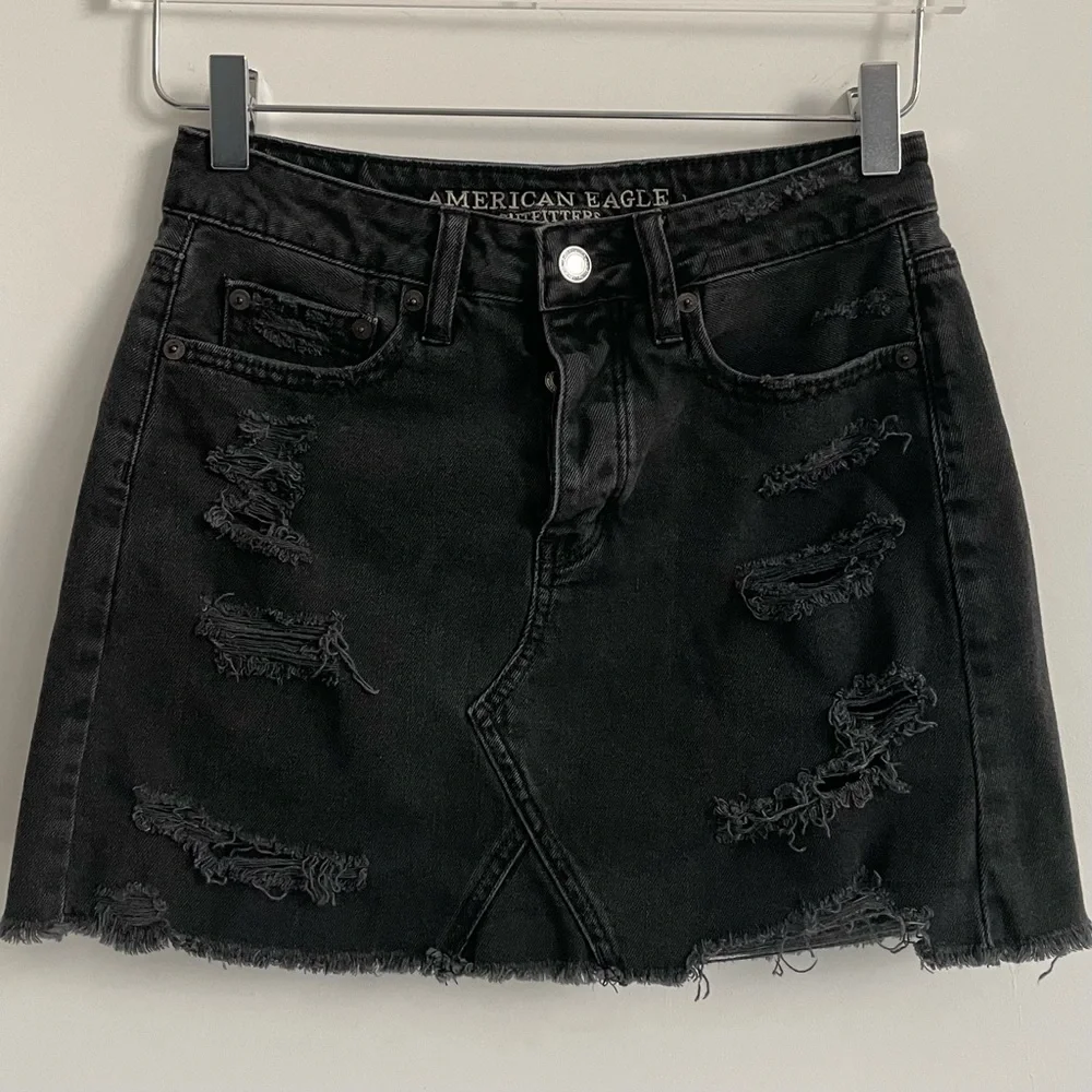 American Eagle Outfitters Black Distressed Denim Mini Skirt Size 0 - Picture 1 of 6